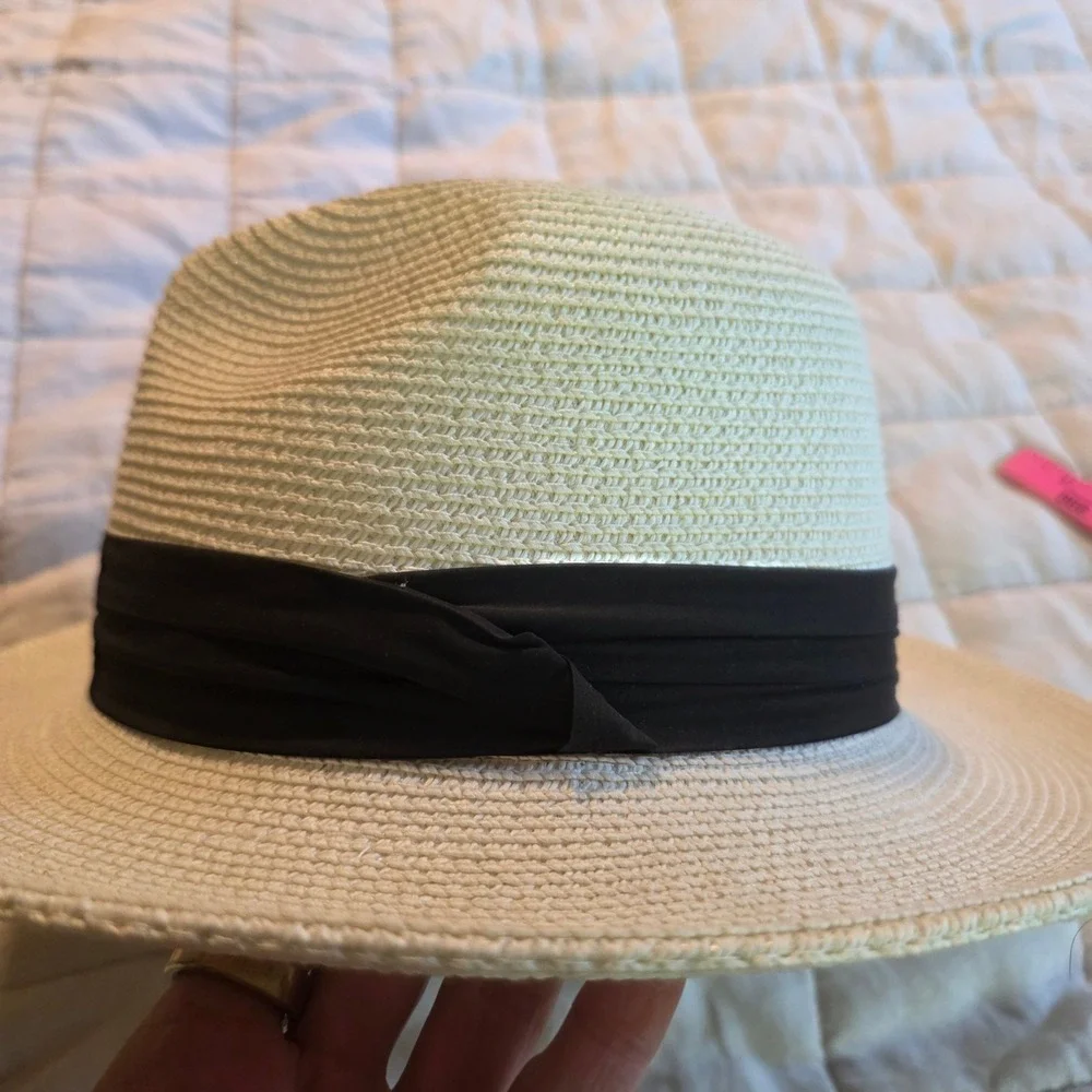 Unbranded this charming